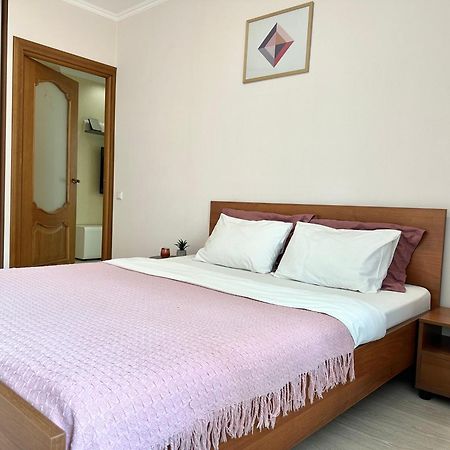Apartments With A Coffee Machine In The City Center, Near A Park And Zlata Plaza Rivne Bagian luar foto